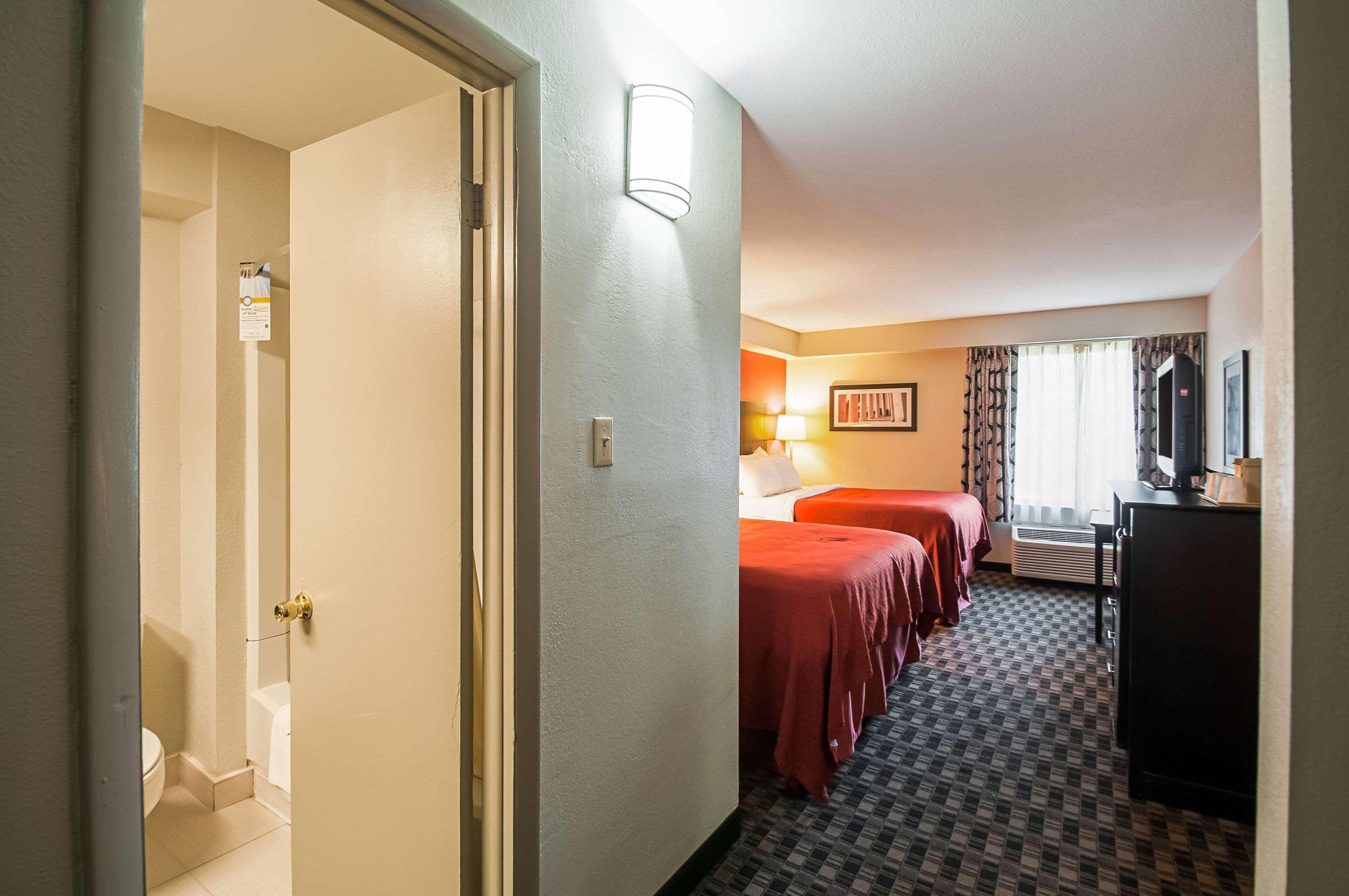 Quality Inn Near Potomac Mills Woodbridge Bagian luar foto