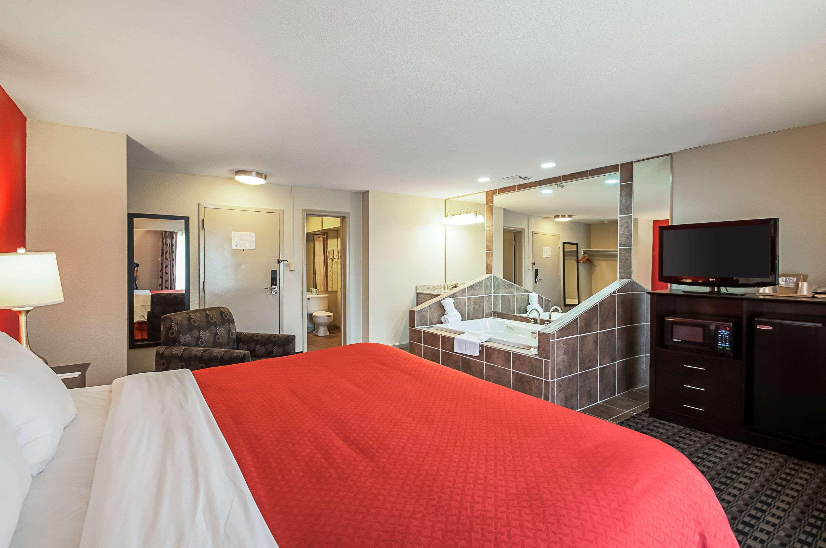 Quality Inn Near Potomac Mills Woodbridge Bagian luar foto