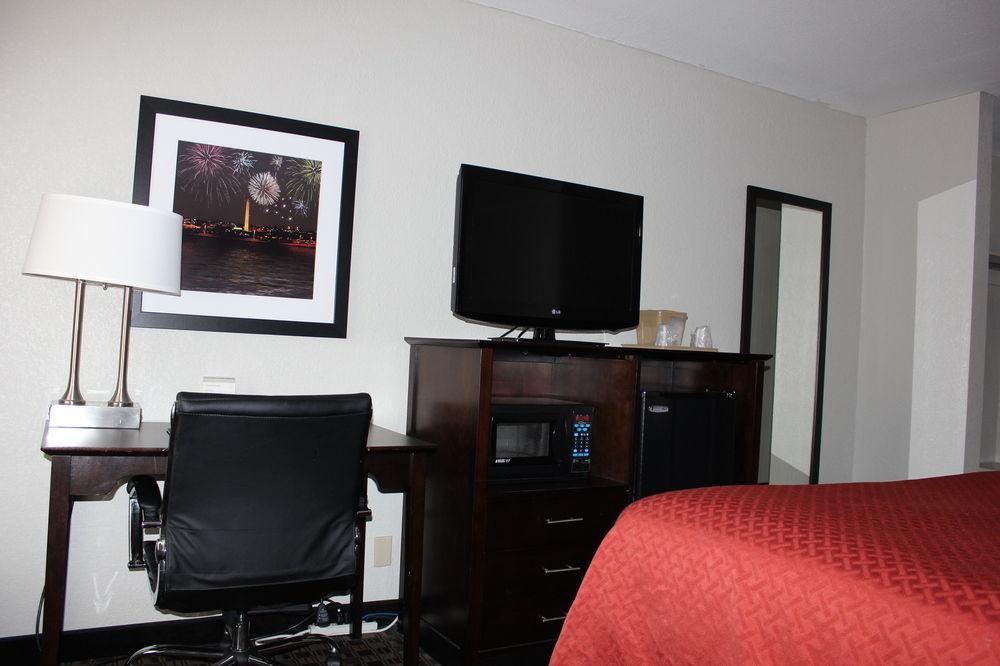 Quality Inn Near Potomac Mills Woodbridge Bagian luar foto