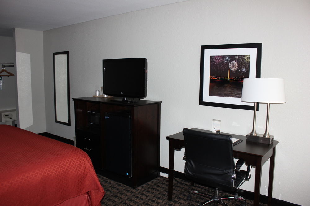 Quality Inn Near Potomac Mills Woodbridge Bagian luar foto